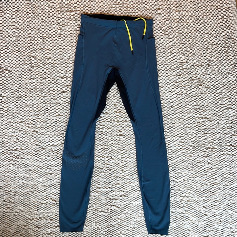 Men’s Teal Lululemon Legging with bright yellow trimming. (medium)